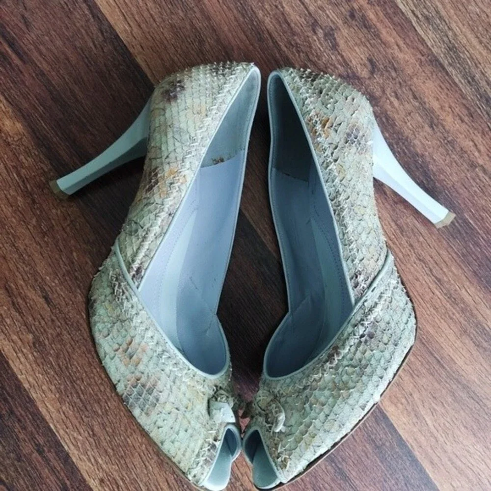 Via Spiga Italy genuine leather snakeskin textured floral pumps 10M